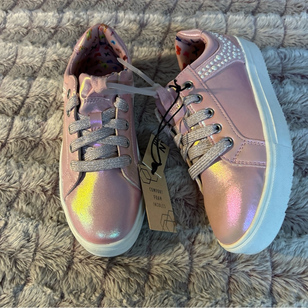 MADDEN NYC Girls Sneakers size 2 - Picture 6 of 7